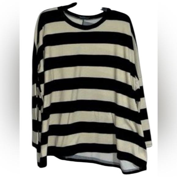 Striped‎ Black and Cream oversized sweater- Rae Mode size medium. - Picture 1 of 3